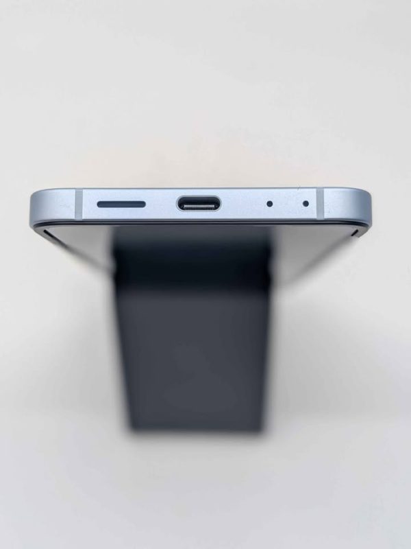 Samsung Galaxy Z Flip6 Phone - BL388627 - Image 9