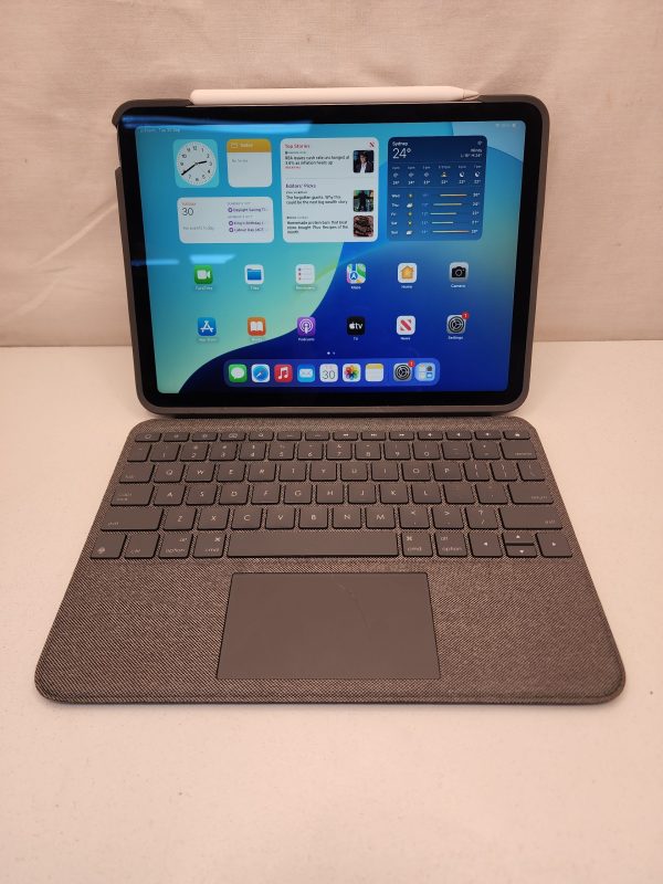 iPad Air 5th Generation w/ Keyboard Case & Apple Pen - IP388911 - Image 7