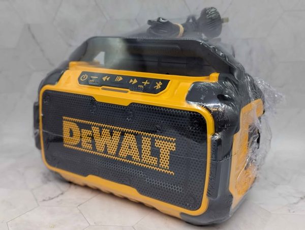 DeWalt 18V XR Compact Bluetooth Speaker w/ 5Ah Battery (DCR011) - BP388658