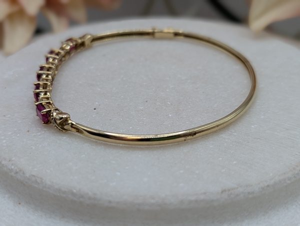 Ladies 9CT Yellow Gold Pink Stone Bangle (5.2gms) - BP340862 - Image 5