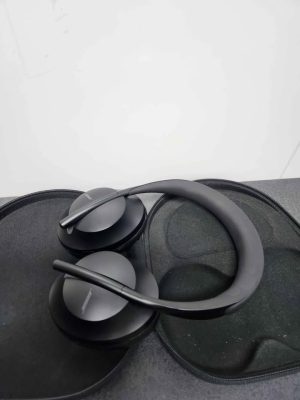 BOSE 700 BLACK HEADPHONES IN CASE #GN387935