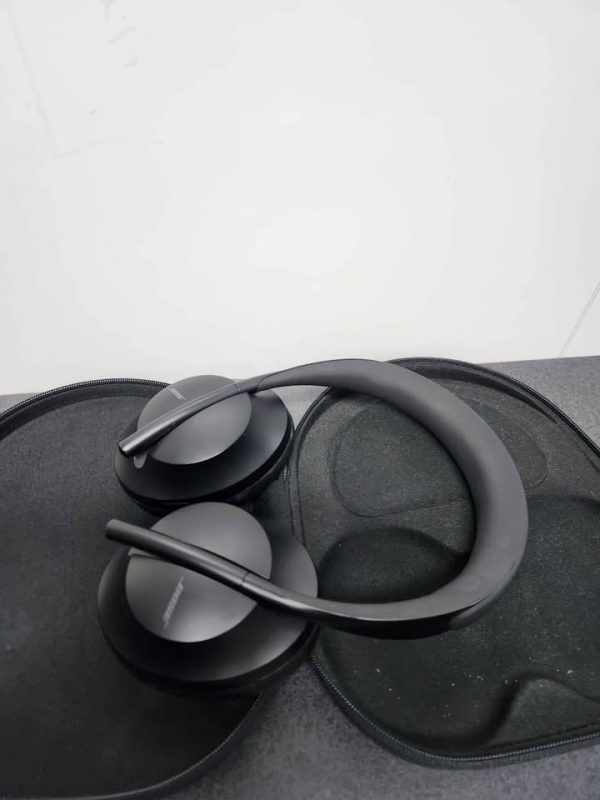 BOSE 700 BLACK HEADPHONES IN CASE #GN387935