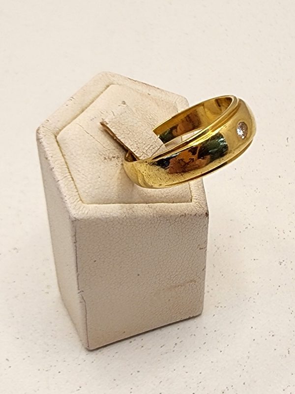 Unisex 18CT Yellow Gold Ring with Single Embedded  Diamond - IP351828 - Image 7