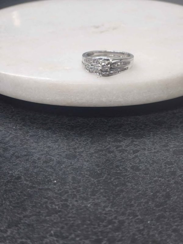 9CT WHITE GOLD RING #GN356642 - Image 5