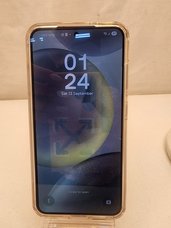 Samsung Galaxy S24 w/ Case - IP388473