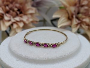 Ladies 9CT Yellow Gold Pink Stone Bangle (5.2gms) - BP340862