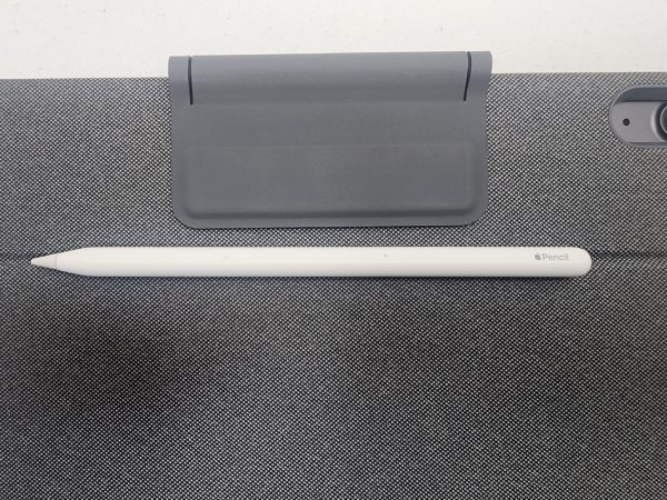 iPad Air 5th Generation w/ Keyboard Case & Apple Pen - IP388911 - Image 12