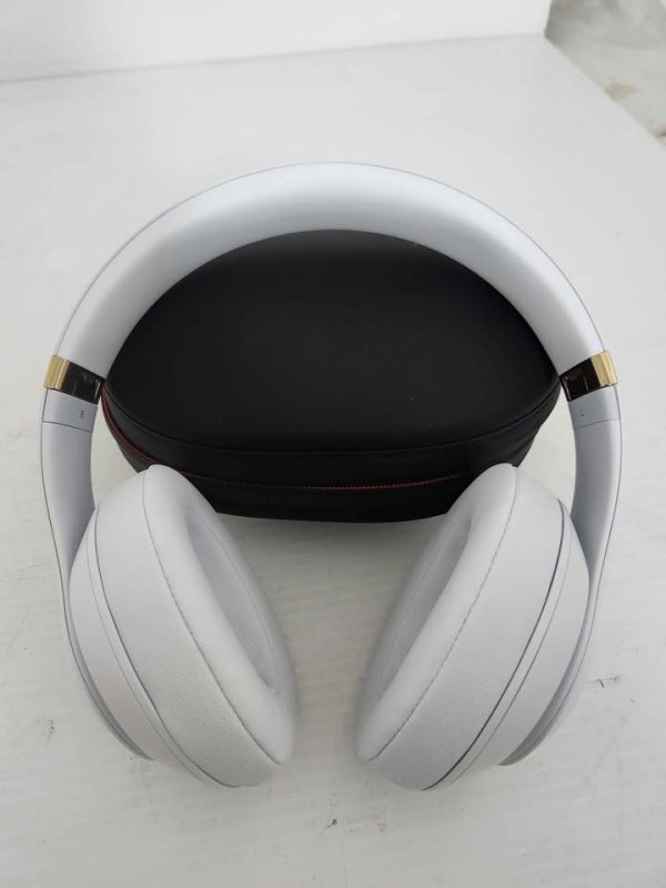 BEATS STUDIO 3 HEADPHONES IN CASE #GN388403 - Image 3