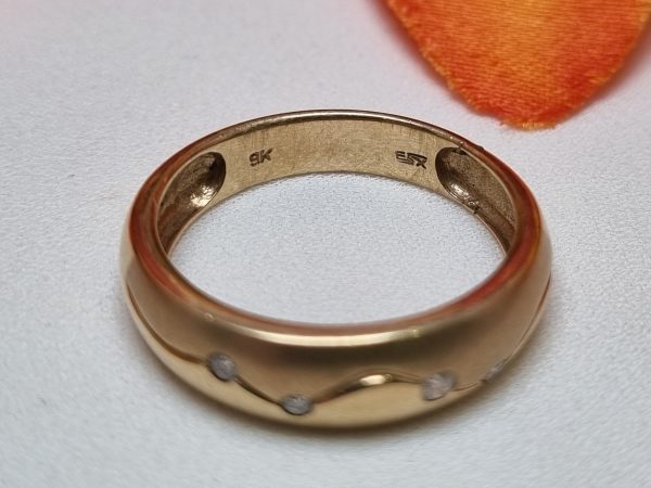9ct Yellow Gold Diamond Band TW384473 - Image 3