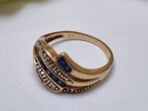 10ct Yellow Gold Channel Set Blue Stone Ring TW381886 - Image 3
