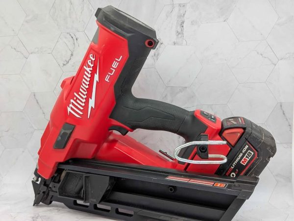 Milwaukee 18V 30°-34° Framing Nailer w/ 5.0Ah Battery - BP389040