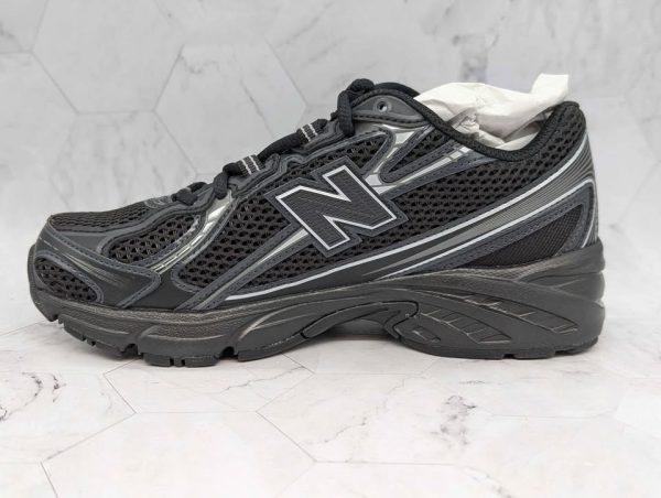 New Balance Unisex 740 Shoes (Size US5) - BP389053 - Image 2