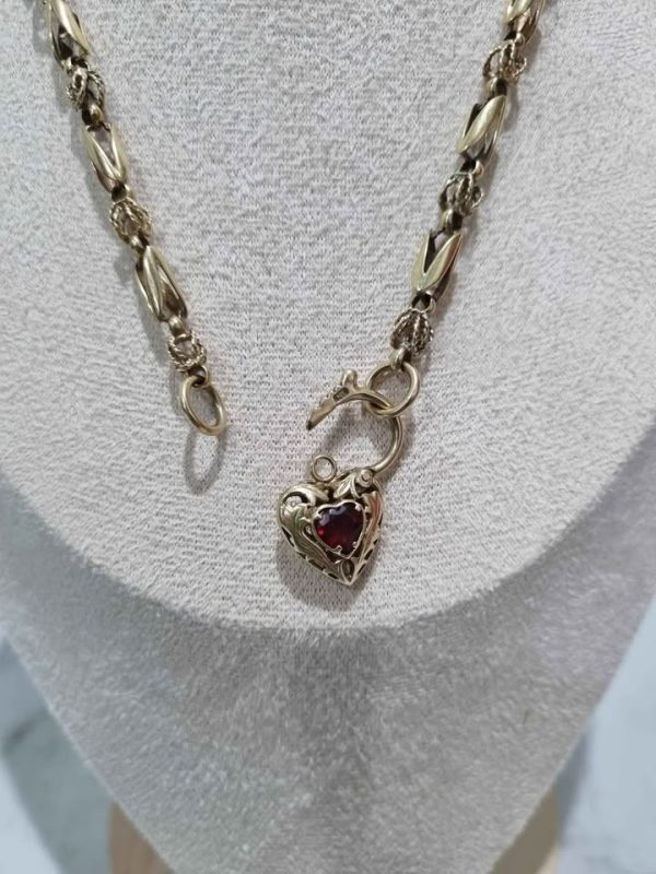 9CT YELLOW GOLD NECKLACE WITH RED STONED PENDANT TW388526 - Image 9