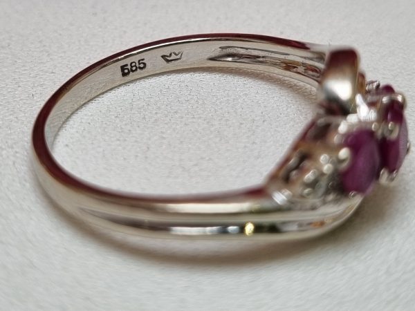 14ct White Gold Three Stone Ring TW371689 - Image 4