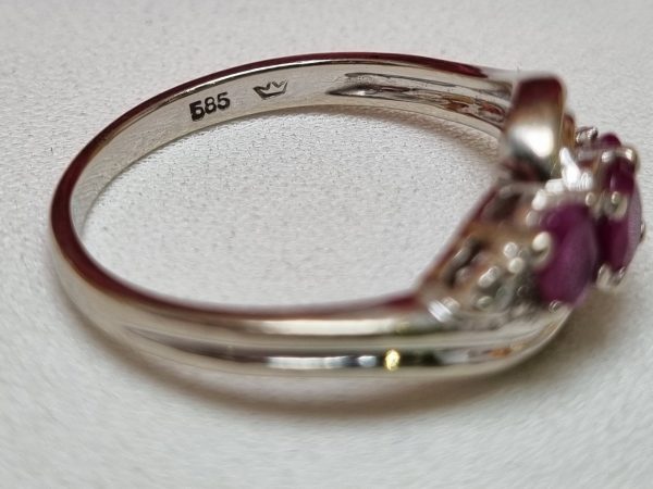 14ct White Gold Three Stone Ring TW371689 - Image 9