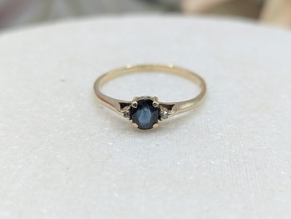 Ladies 9CT Yellow Gold Dark Blue Stone Ring (1.46gms) - BP379898 - Image 2