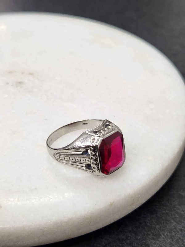 10CT WHITE GOLD RING WITH RED STONE #GN387419 - Image 4