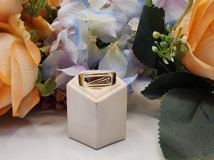 Men's 9CT Yellow Gold Illusion Signet Ring - IP381712