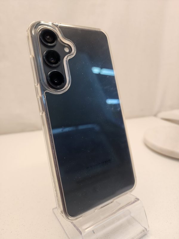 Samsung Galaxy S24 w/ Case - IP388473 - Image 8