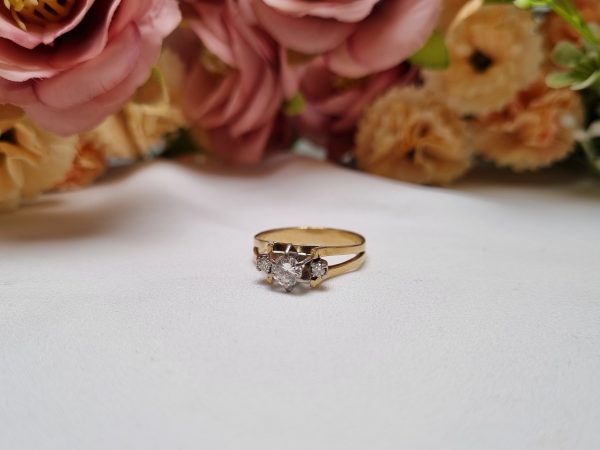 18ct Yellow and White Gold Diamond Ring TW342101 - Image 2