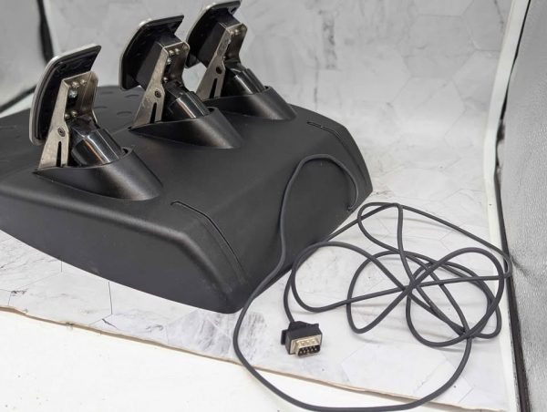 Logitech G923 TrueForce Racing Wheel & Pedals For PS5/4 - BP385188 - Image 6