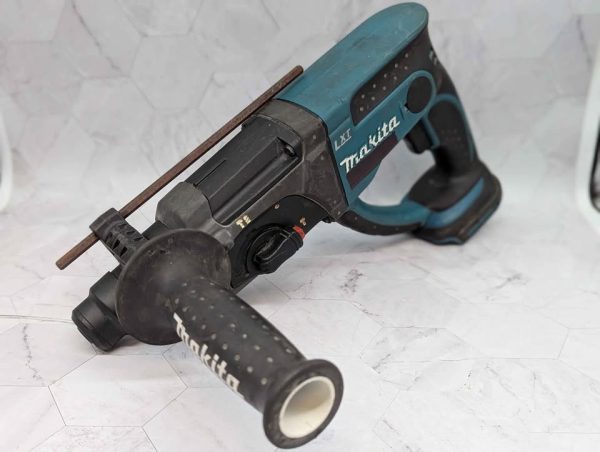 Makita 18V 20mm SDS Plus Rotary Hammer Skin-Only (DHR202) - BP389191
