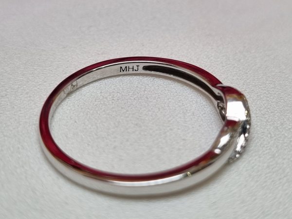 10ct White Gold Twist Ring TW384478 - Image 9