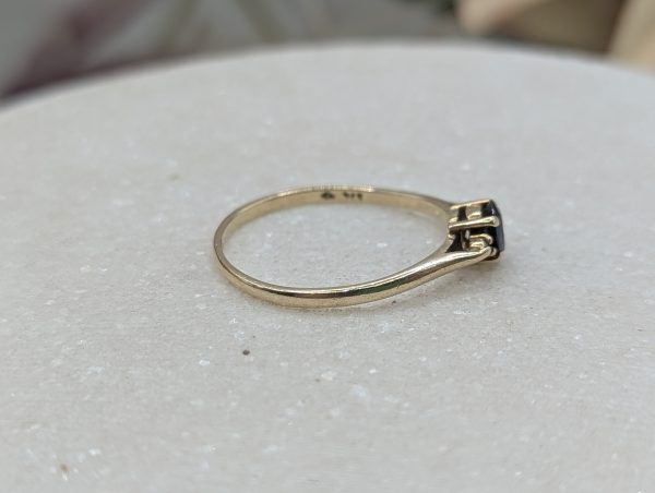 Ladies 9CT Yellow Gold Dark Blue Stone Ring (1.46gms) - BP379898 - Image 3