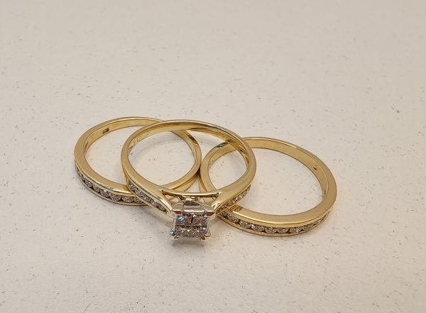 Ladies 9CT Yellow Gold Diamond Illusion Bridal Trio - IP381682 - Image 4