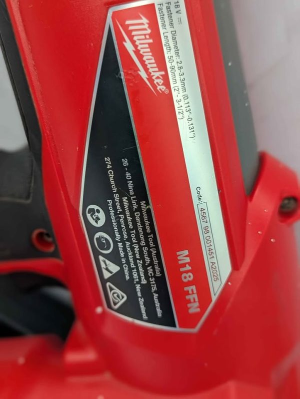 Milwaukee 18V 30°-34° Framing Nailer w/ 5.0Ah Battery - BP389040 - Image 4