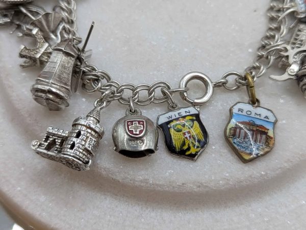 Sterling Silver World Travel 27-Charm Bracelet (48.62gms) - BP384850 - Image 4