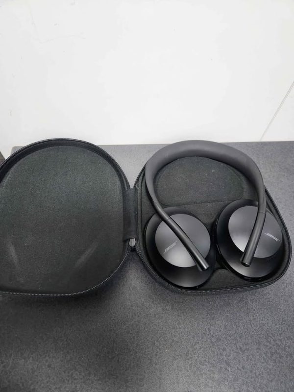 BOSE 700 BLACK HEADPHONES IN CASE #GN387935 - Image 8