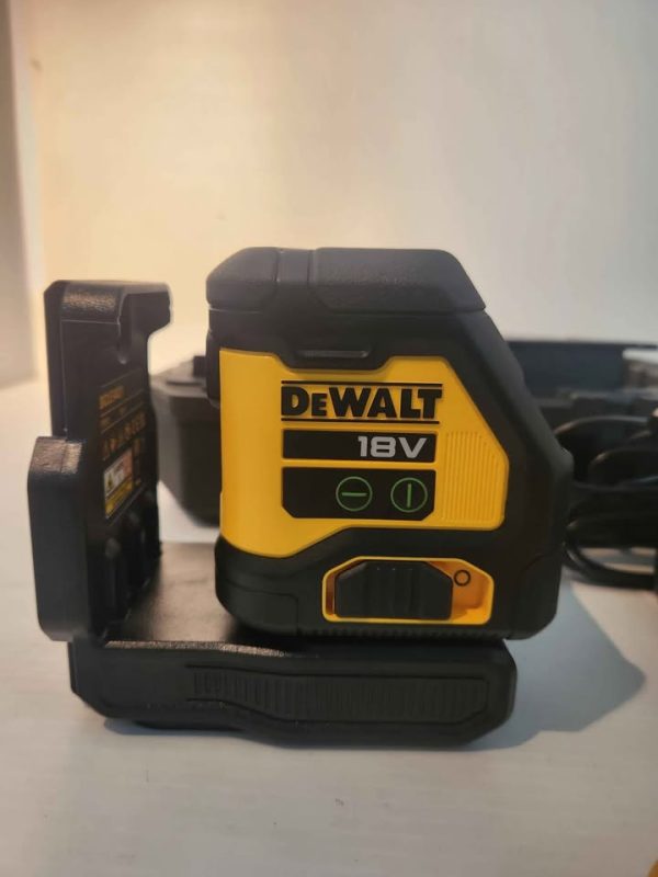 DEWALT LASER LEVEL IN HARD CASE #GN389658 - Image 8