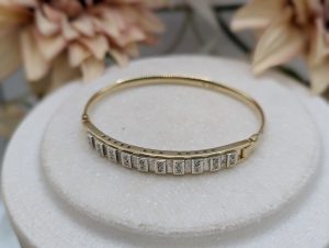 Ladies 9CT Yellow Gold Diamond Bangle (17.32gms) - BP376687