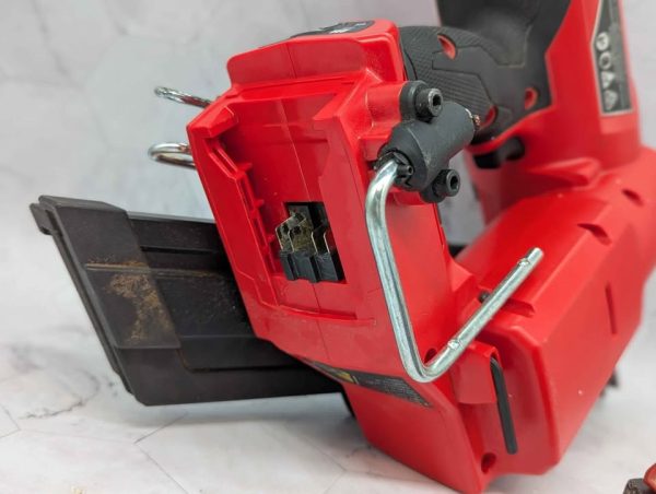 Milwaukee 18V 30°-34° Framing Nailer w/ 5.0Ah Battery - BP389040 - Image 5