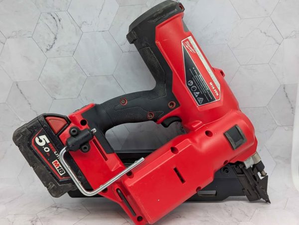 Milwaukee 18V 30°-34° Framing Nailer w/ 5.0Ah Battery - BP389040 - Image 3