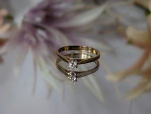 Ladies 9ct Gold Diamond Ring - BP343171