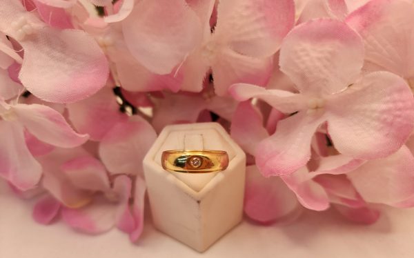 Unisex 18CT Yellow Gold Ring with Single Embedded  Diamond - IP351828 - Image 9