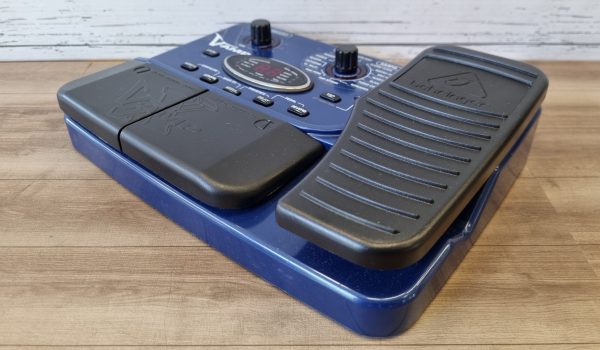 Behringer V-Amp X Multi-Effects Pedal TW389647 - Image 6