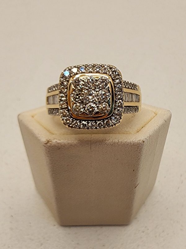 Ladies 9CT Yellow Gold Cluster Diamond Cushion Ring - IP388904 - Image 3