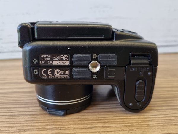Nikon CoolPix 5000 Camera TW386718 - Image 5