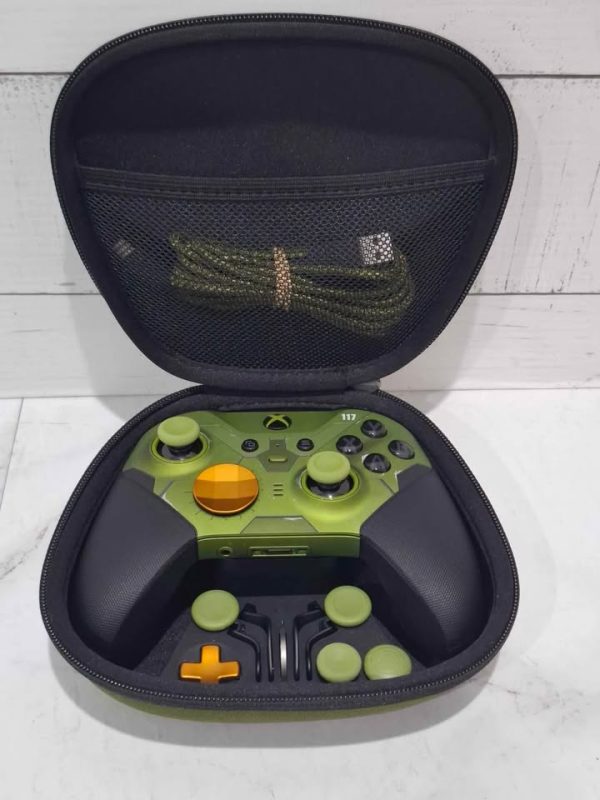XBOX CONTROLLER WITH ACCESSORIES TW391139 - Image 9