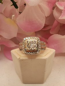 Ladies 9CT Yellow Gold Cluster Diamond Cushion Ring - IP388904