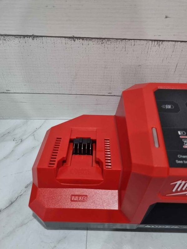 MILWAUKEE DUAL CHARGER TW391265 - Image 12