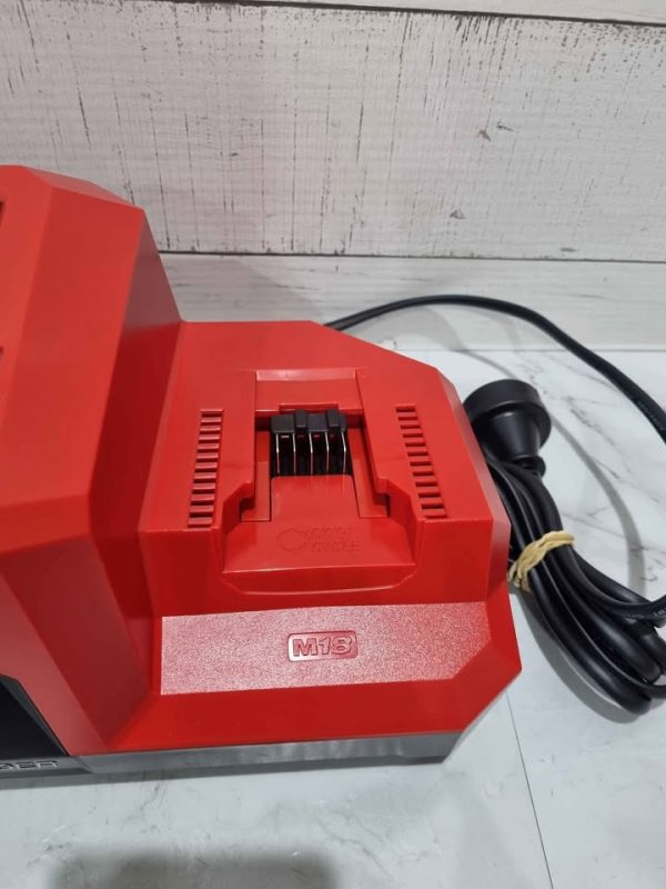 MILWAUKEE DUAL CHARGER TW391265 - Image 13