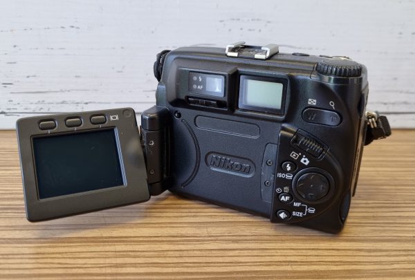 Nikon CoolPix 5000 Camera TW386718 - Image 3