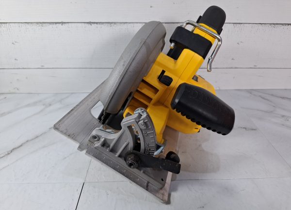 DeWalt 18V Circular Saw TW387857 - Image 3