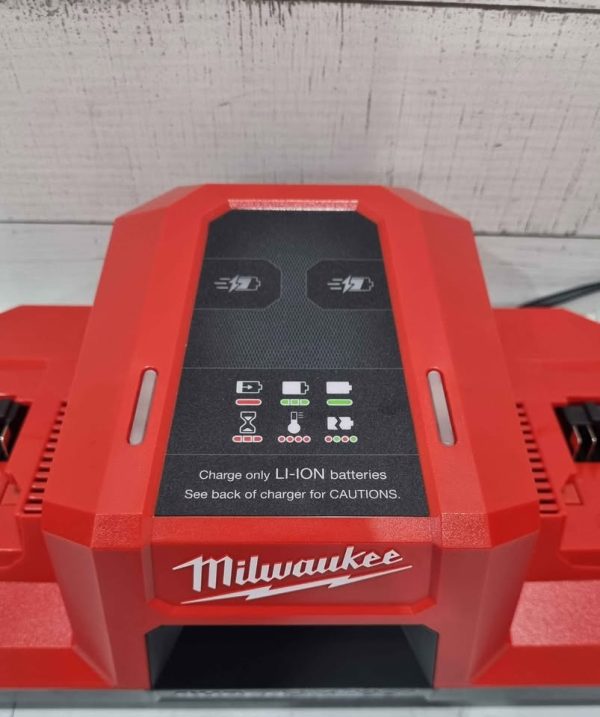 MILWAUKEE DUAL CHARGER TW391265 - Image 2