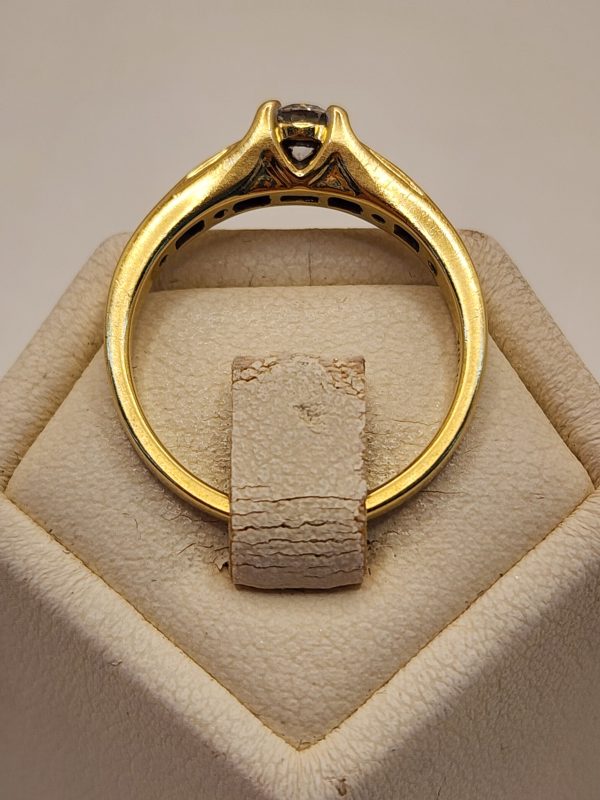 Ladies 18CT Yellow Gold Solitaire Diamond Ring - IP389149 - Image 6