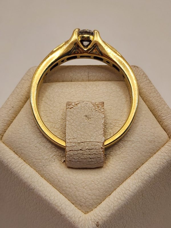 Ladies 18CT Yellow Gold Solitaire Diamond Ring - IP389149 - Image 14
